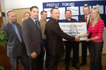 Šest chlapů z Paskova věnovalo dětem od Barborky 10 tisíc korun