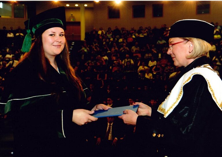 Tátu sice nenahradila, ale poskytovala oporu