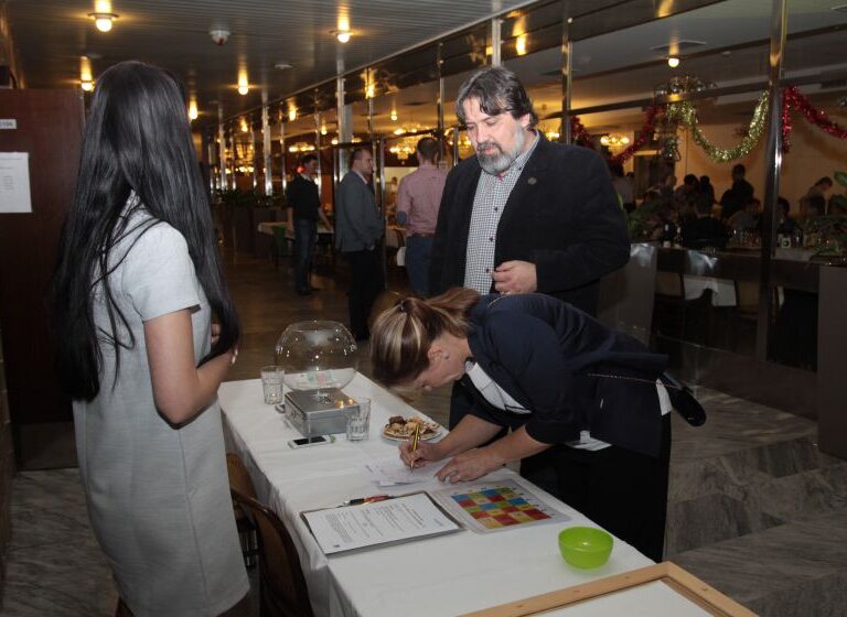 Malování s děkanem pomohlo dobré věci